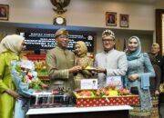 DPRD Lampung Setujui Pengesahan Pengangkatan Gubernur dan Wakil Gubernur Terpilih Periode 2025,Buatlah judul di samping menjadi lebih menarik