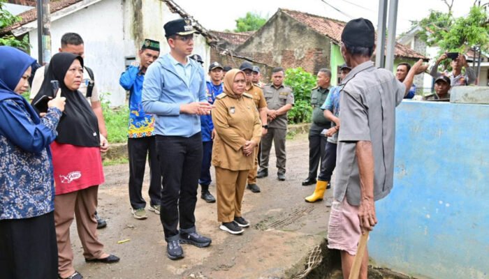Tinjau Banjir di Natar dan Katibung, Bupati Egi Gerak Cepat Desak Camat Hingga Kades Koordinatif Tanggulangi Dampak Banjir,Buatlah judul di samping menjadi lebih menarik