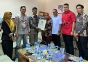 KPU Lamsel Serahkan Hasil Penetapan Bupati dan Wakil Bupati ke DPRD