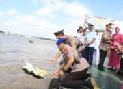 Tabur Bunga di Sungai Musi, Polairud Polda Sumsel Kenang Jasa Pahlawan Jelang HUT Bhayangkara