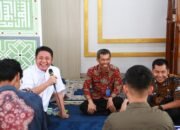 Usai Shalat Jumat Berjamaah di Kantor, Gubernur Herman Deru Dengarkan Curhat Para Pegawai