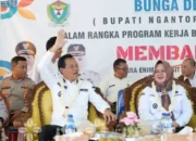 Tingkatkan Layanan Desa, Bupati dan Wabup Serahkan Kendaraan Operasional dalam Program Bunga Desa