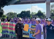 Ratusan Emak-emak Serbu Kejati Sumsel! Tuntut Usut Dugaan Korupsi Mobil Dinas PALI Rp12,2 Miliar