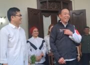 Jokowi Tampil Semringah Pakai Jaket PSI, Simbol Dukungan atau Gimik Politik?