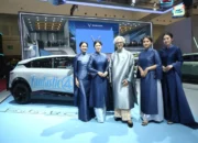 Kolaborasi Unik! VinFast dan Didiet Maulana Hadirkan Busana Lintas Budaya di GIIAS 2025