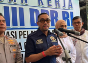 Ahmad Sahroni Tanggapi Seruan Bubarkan DPR: Itu Orang-Orang Tolol Sedunia