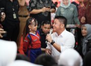 Meriahkan HAN 2025, Herman Deru Bernyanyi dan Bermain dengan Anak-Anak