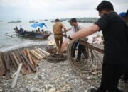 Tim Ekspedisi Perbaikan Jembatan Gantung Tempuh 5 Jam di Laut menuju Pekon Tampang Muda
