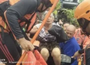 Banjir di Denpasar Menyulitkan Tim SAR Capai Lokasi Evakuasi