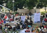 Ratusan Warga Pati Sambut Kedatangan di KPK dengan Lantunan Selawat