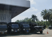 TNI-Polri Dirikan Tenda dan Siagakan Rantis di DPR Jelang Demo Lanjutan