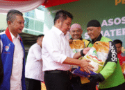 Herman Deru Bantu Ojol Palembang, Bagikan 50 Ton Beras