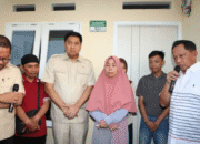 Menteri Dalam Negeri Serahkan Rumah untuk Keluarga Affan Kurniawan