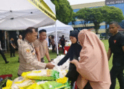Polri Salurkan Puluhan Ribu Kantong Beras Lewat Gerakan Pangan Murah