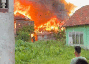 Kebakaran di Lorong Wakaf Palembang, 10 Rumah Panggung Ludes Terbakar