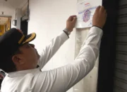 Satpol PP DKI Gerebek dan Segel Toko Miras Ilegal di Petukangan Utara