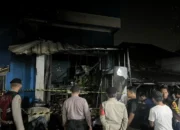 Nyalakan Korek di Dekat Bensin, Pria di Jakbar Nyaris Tewas Terbakar