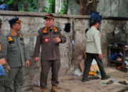 Satpol PP Tertibkan Bangunan Liar dan Posko Ormas di Kelapa Gading