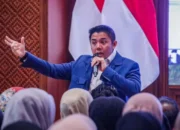 Seskab Teddy Sampaikan Tiga Pesan Penting untuk Mahasiswa UNP