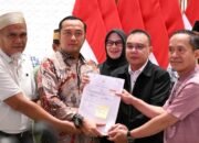 Prabowo Kembalikan Kehormatan Dua Guru Luwu Utara yang Dipecat karena Bela Honorer