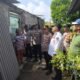 Satgas Tanggap Bencana Polres Tulang Bawang Barat bersama Warga Gotong Royong Perbaiki Rumah Rusak Akibat Puting Beliung