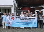 Dipimpin Purnama Wulan Sari Mirza, Dekranasda Provinsi Lampung Berbagi 1.500 Takjil di Bulan Ramadan