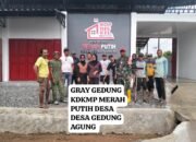Banbinsa bersama masyarakat desa Gedung Agung Gotong  royong pembersihan di gedung KDKMP