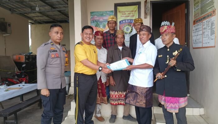 Paksi Tiyuh Gedung Gumanti Antar Surat Pernyataan Sikap 5 Paksi dan Penyimbang Adat Marga Bukkuk Ke Polres Pesawaran