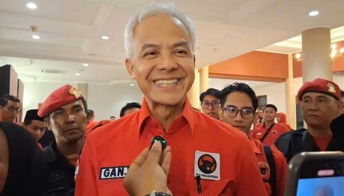Ganjar Tegaskan PDIP Tetap di Luar Pemerintahan, Respons Pernyataan Prabowo Soal ‘Hati Sama’