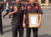 Polda Lampung Berikan Piagam Penghargaan kepada Sekda DPD Grib Jaya Lampung Herman atas Dedikasi sebagai Sabuk Kamtibmas Hut Bhayangkara Ke-80