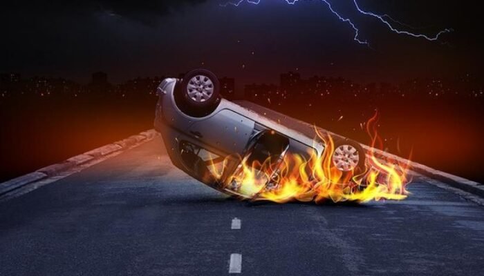 Breaking News: Mobil Listrik Hangus Terbakar di Tol Jakarta-Cikampek, Damkar Bergerak Cepat