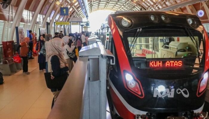 LRT Jabodebek Alami Gangguan Teknis, Penumpang Dipindahkan di Stasiun Cawang
