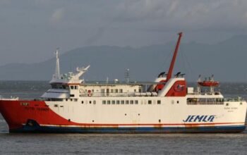 Kapal Penyeberangan Putri Yasmin Terbakar Dini Hari, Tim SAR Langsung Bergerak