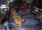 Kecelakaan Dini Hari di Tol Jagorawi: Pajero Hantam Truk Semen hingga Bagian Depan Ringsek