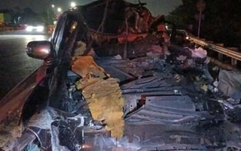 Kecelakaan Dini Hari di Tol Jagorawi: Pajero Hantam Truk Semen hingga Bagian Depan Ringsek