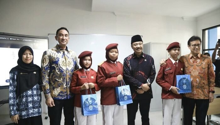 Menkes Budi Gunadi Ingatkan Siswa Sekolah Rakyat: Rajin Sikat Gigi, Jangan Sampai Obesitas
