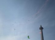 Langit Jakarta Mendadak Merah Putih! Penerjun Kopassus-Kopasga Ramaikan Merdeka Run 2026