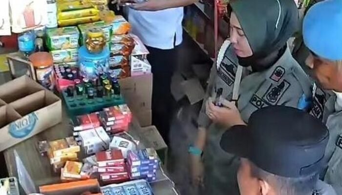 Viral! Oknum Satpol PP Aceh Utara Diduga Ambil Rokok Pedagang Saat Razia, Kini Diperiksa