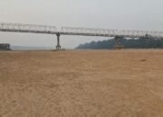 Bukan Pantai! Sungai Barito Mengering, Kapal Barang Mulai Kesulitan Melintas