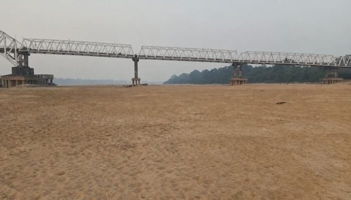 Bukan Pantai! Sungai Barito Mengering, Kapal Barang Mulai Kesulitan Melintas