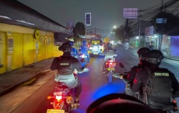 Kecelakaan Dini Hari di Jalan Sultan Agung Bekasi, Brimob Evakuasi Pemotor Patah Tulang