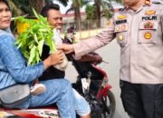 Jumat Berkah, Polsek Tumijajar Bagikan Hasil Panen Sawah Kolam Biosaka, Wujudkan Kedaulatan Pangan